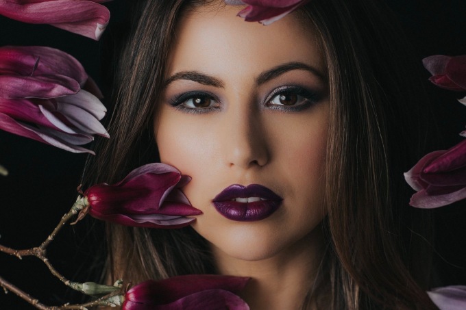 Purple lip, magnolia